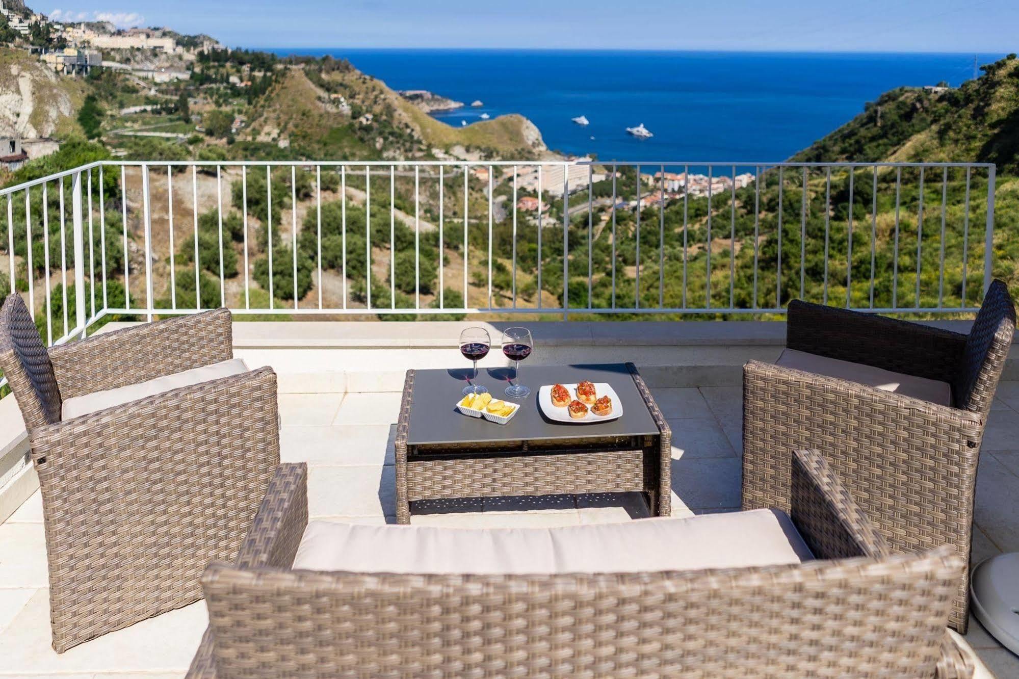 Sciccosa Guest House Taormina Bagian luar foto