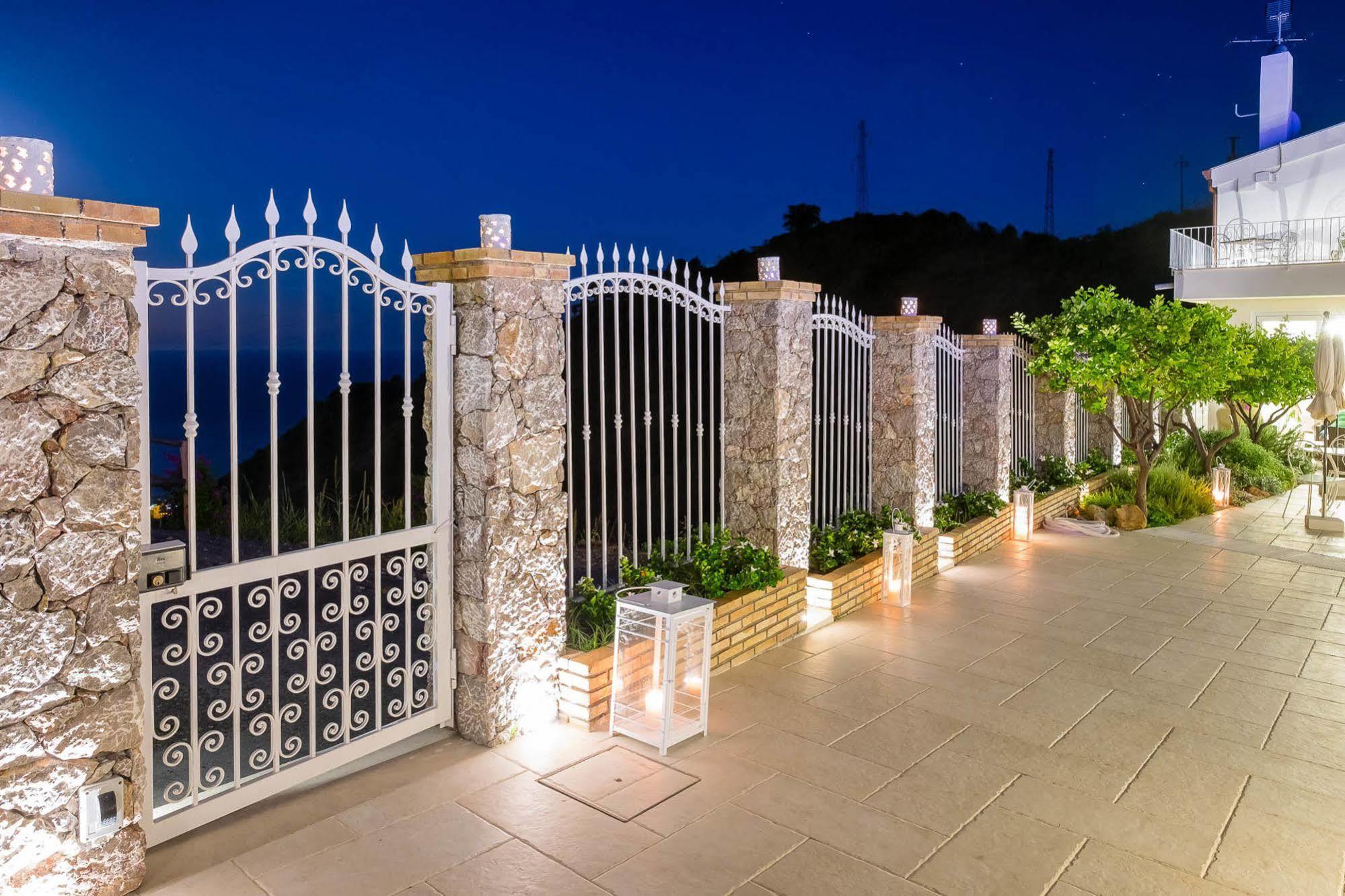 Sciccosa Guest House Taormina Bagian luar foto