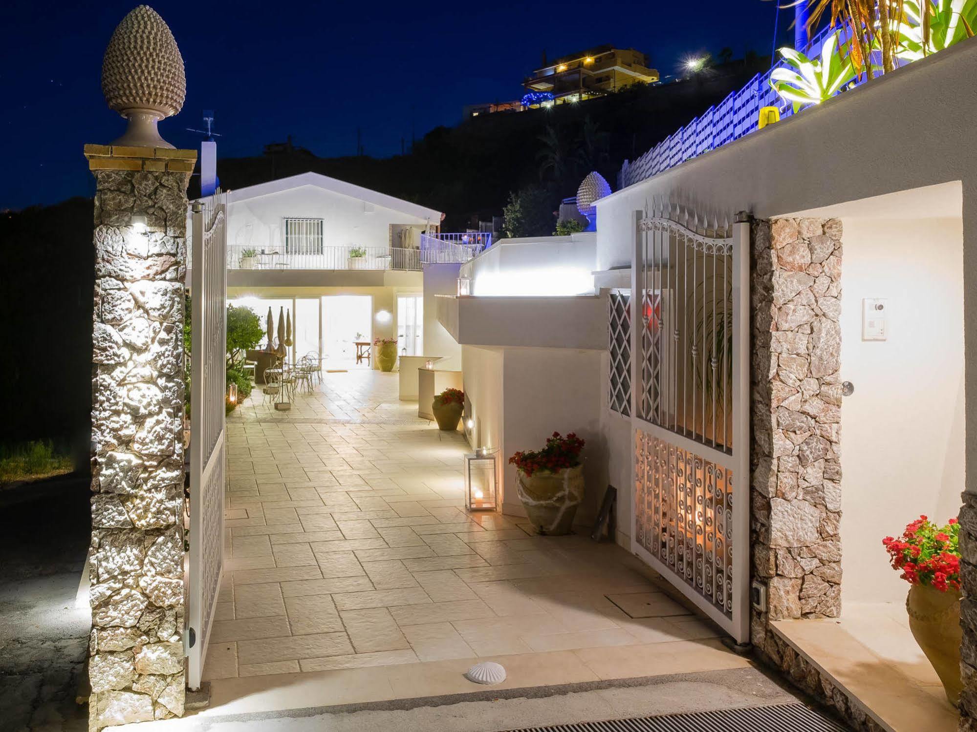 Sciccosa Guest House Taormina Bagian luar foto