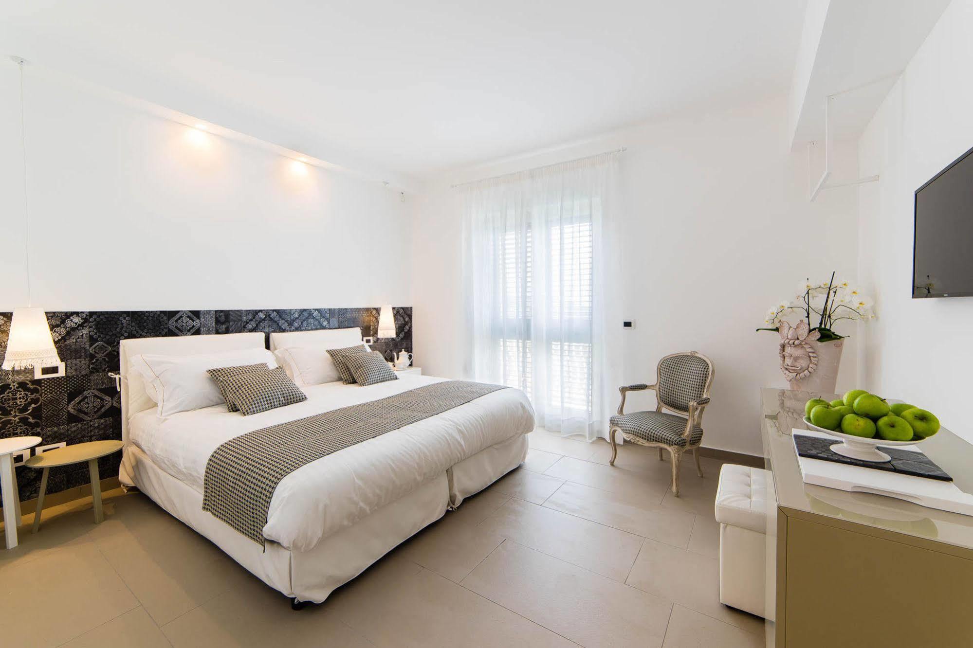 Sciccosa Guest House Taormina Bagian luar foto